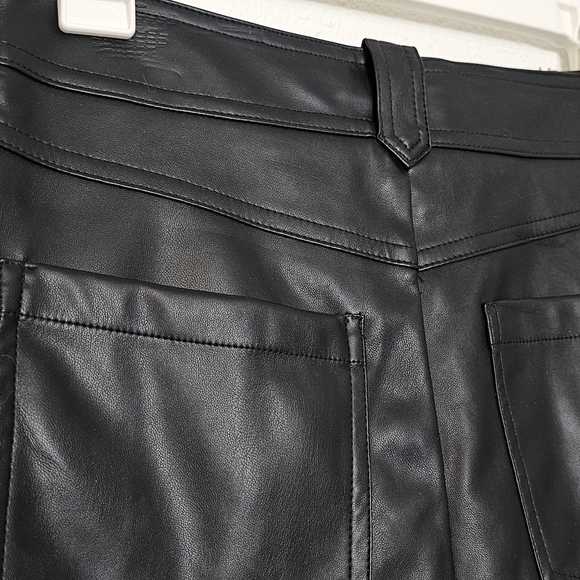 F21 Faux leather lace up shorts size Medium - Picture 7 of 7